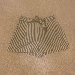 New! Angie tan/gry tie waist shorts w/pockets sz L